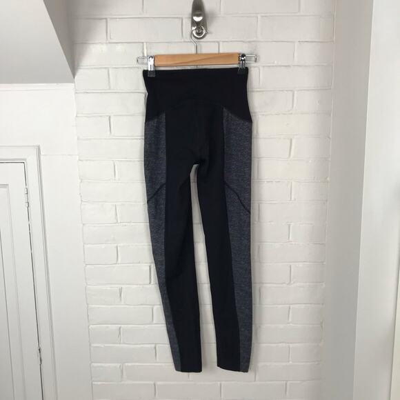 SPANX High Waisted Two Toned Activewear Leggings Size XS - Picture 5 of 8